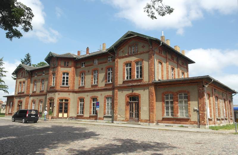 Bahnhof Reuterstadt Stavenhagen, Baudenkmal, Blick von Südosten