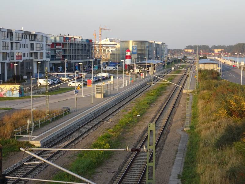 Warnemünde Werft railway station 2018-10-06 06.JPG