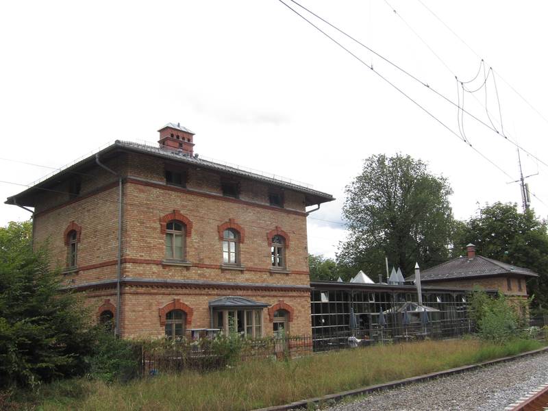 Isartalbahnhof Grosshesselohe-01.jpg