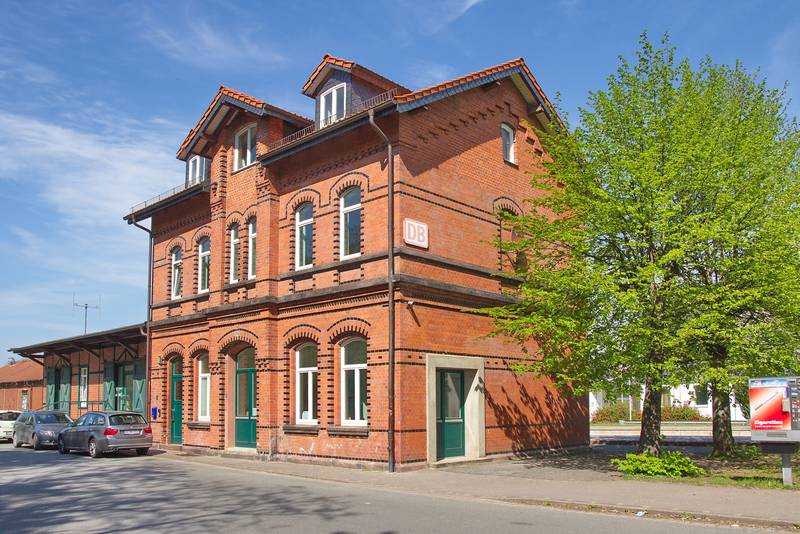 Altes Bahnhofsgebäude in Mellendorf (Wedemark), Niedersachsen, Deutschland.