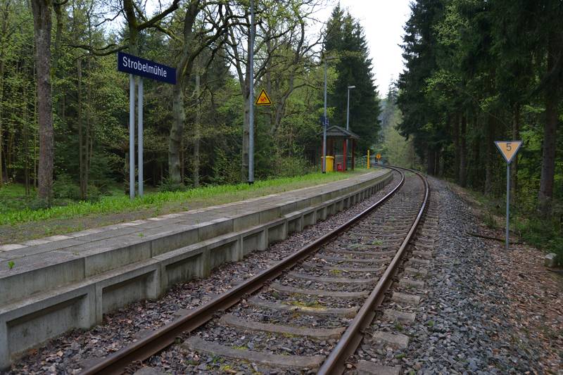 Haltepunkt Strobelmühle an der Bahnstrecke Reitzenhain–Flöha, Blick Richtung Flöha