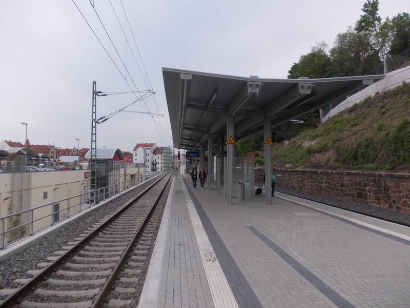 Meißen Altstadt railway station, view towards Meißen station (and further towards Coswig)