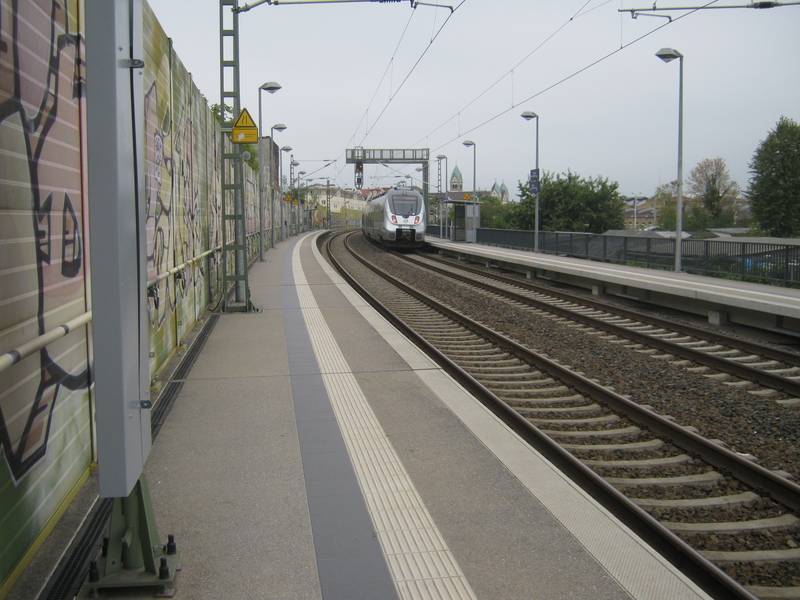 Blick auf den Haltepunkt Leipzig-Lindenau, einen Haltepunkt der S-Bahn Mitteldeutschland