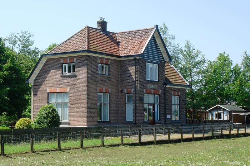 Station Wilnis (foto: Daniel van der Ree, 7 juni 2013)