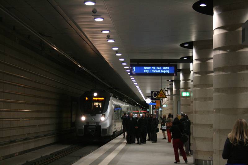 Pressepremierenfahrt durch den City-Tunnel Leipzig.JPG