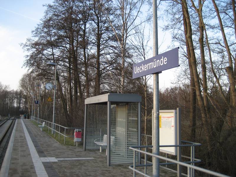 Zughaltepunkt Ueckermünde, ca. 700 Meter nördlich des Alten Bahnhofes Ueckermünde.