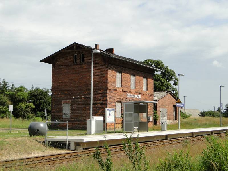 Friedrichsruhe Bahnhof 2013-07-04 28.JPG