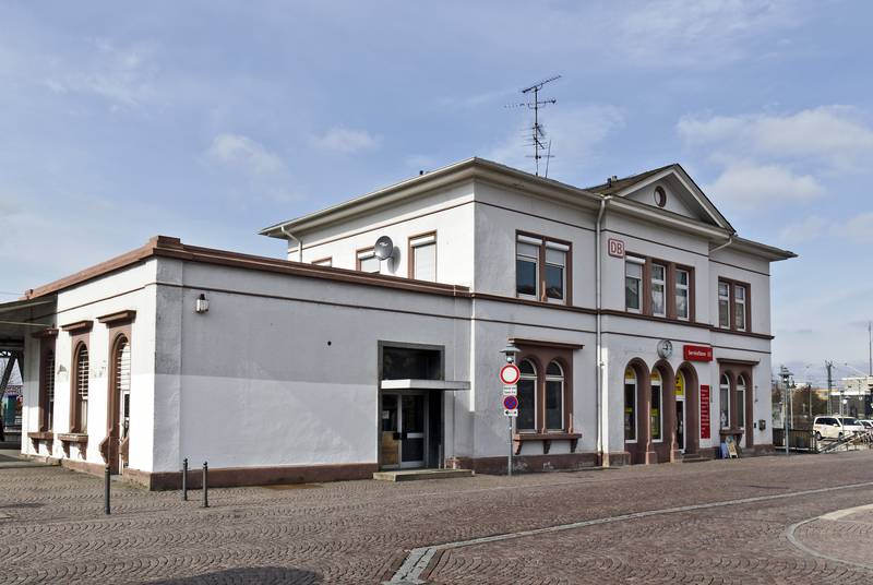 Langen Bahnhof 20110310.jpg
