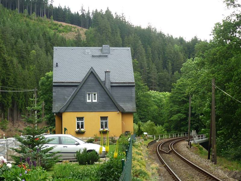 Ehemaliges Bahnhofsgebäude am ehem. Haltepunkt Zirkel der Schwarzatalbahn (Gem. Mellenbach-Glasbach)