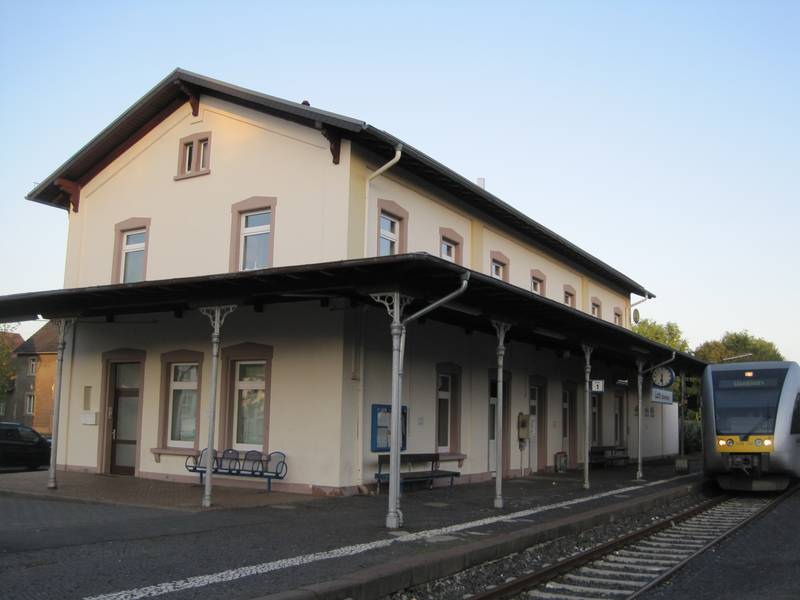 Bahnhof Lich (Oberhess) Empfangsgebäude.jpg
