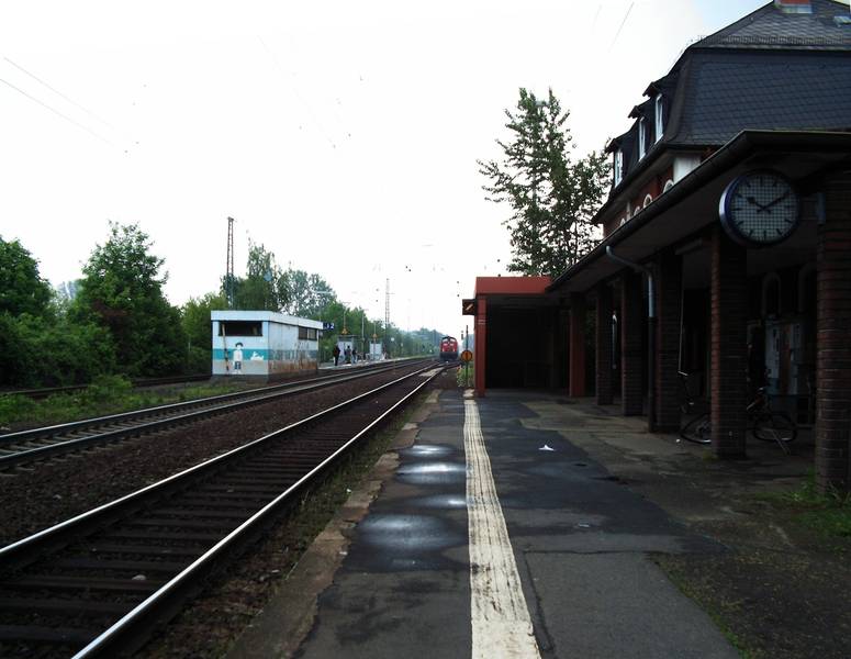 Bahnhof Maintal Ost vom Gleis 1, in Richtung Osten, zum Gleis 2+3.
