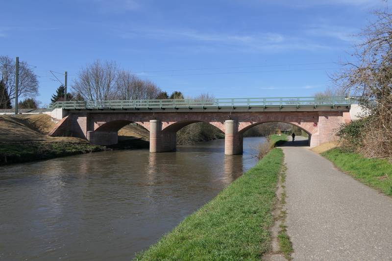 Eisenbahnbrücke Nied (2019) 2.jpg