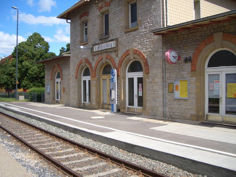 Schrozberg, Bahnhof, Gleis 1 und Bahnsteig