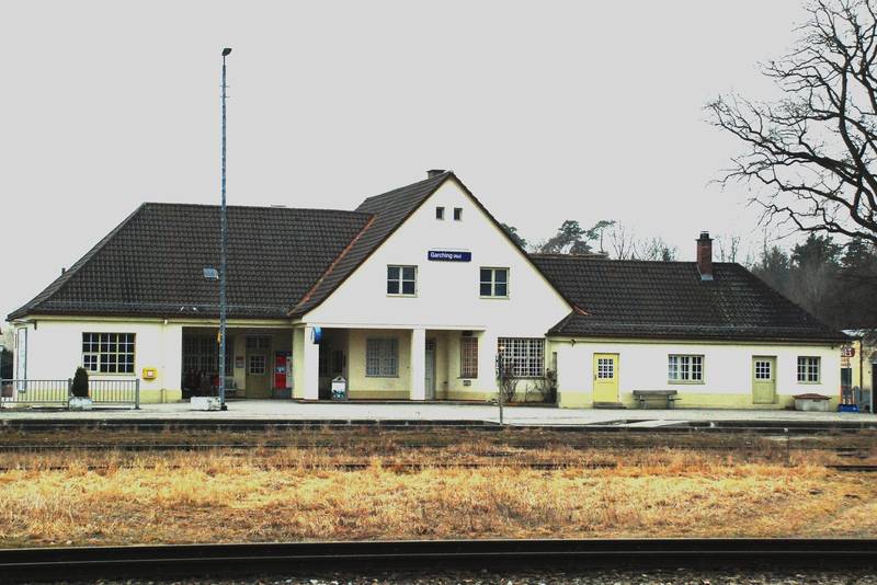 Bahnhof von Garching/Alz, Landkreis Altötting, Regierungsbezirk Oberbayern, Bayern.