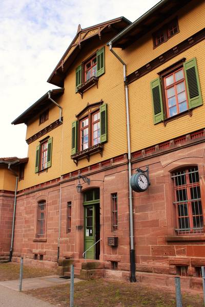 Eingangsbereich des Vereinsgebäudes der Eisenbahnfreunde Pforzheim e.V.