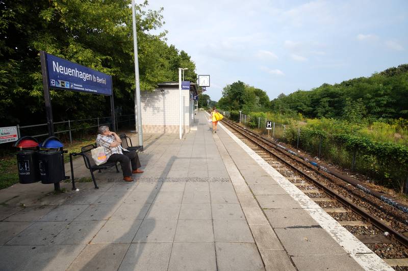 Der Bahnsteig des Bahnhofs von Neuenhagen bei Berlin.