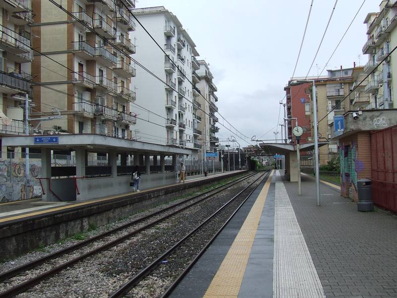 Stazione di Ercolano Scavi, linea Napoli - Pompei, Circumvesuviana, EAV - banchine