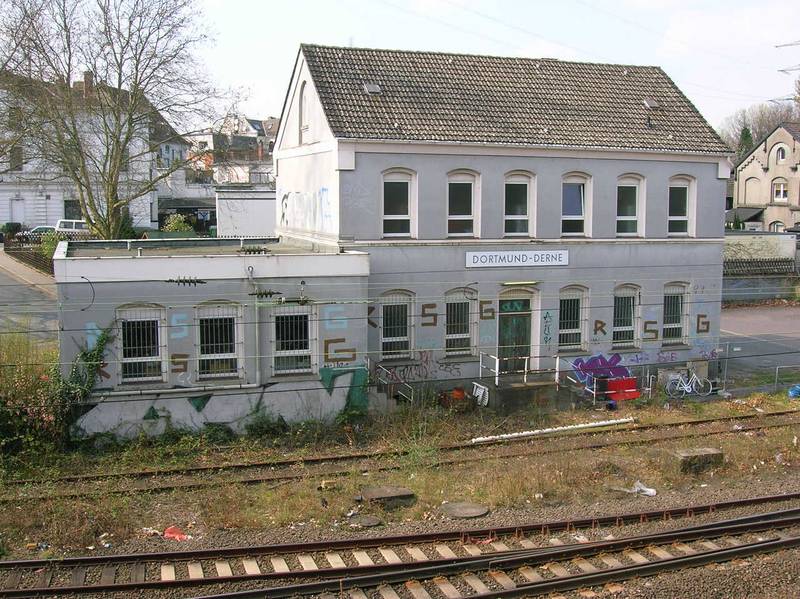 Bahnhofsgebaeude <a href="//commons.wikimedia.org/wiki/Dortmund" title="Dortmund">Dortmund</a>-Derne