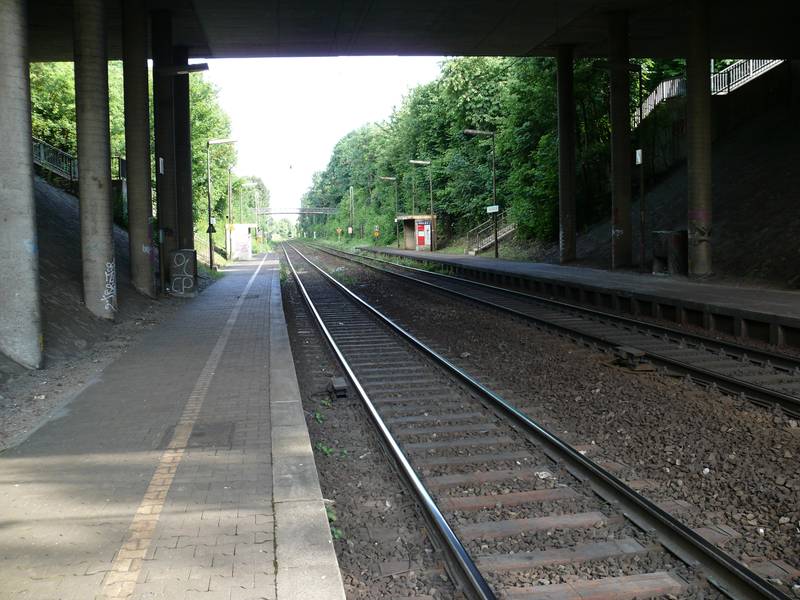 Der Haltepunkt Zazenhausen an der Schusterbahn (Güterumgehungsstrecke) in Stuttgart.