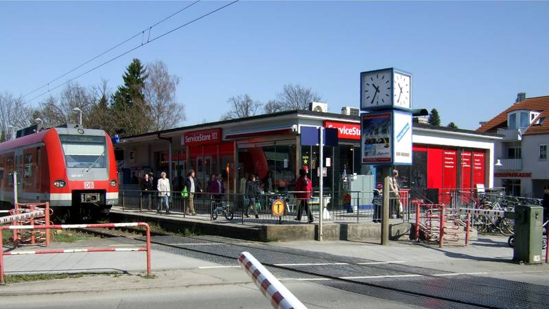 Ottobrunn: Railway station