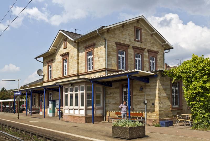 Nauheim Bahnhof 20110428.jpg