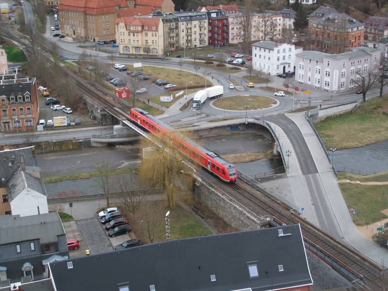 Deutsche Bahn auf dem Bahnviadukt Weiße Elster/B94 in Greiz