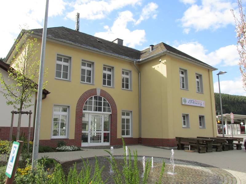 Bahnhof Finnentrop (neues Gebäude).jpg