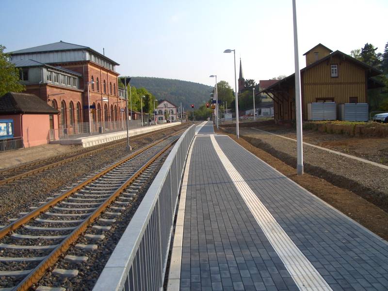 Bahnhof nach dem Umbau der Gleise, Signale und Bahnsteige