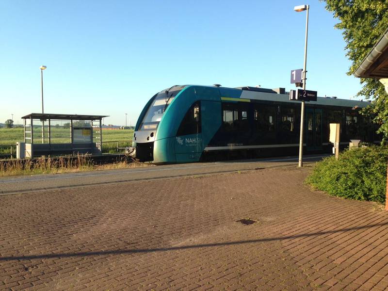 Eine Lint 54 in Wilster auf Gleis 1