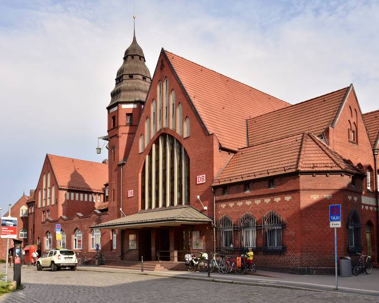 Stralsund Hauptbahnhof, 2019 (03).jpg