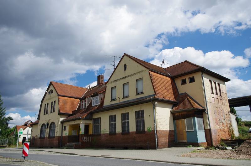 Drebkau in Brandenburg. Das Haus in der Straße Bahnhofstraße 3 steht unter Denkmalschutz.
