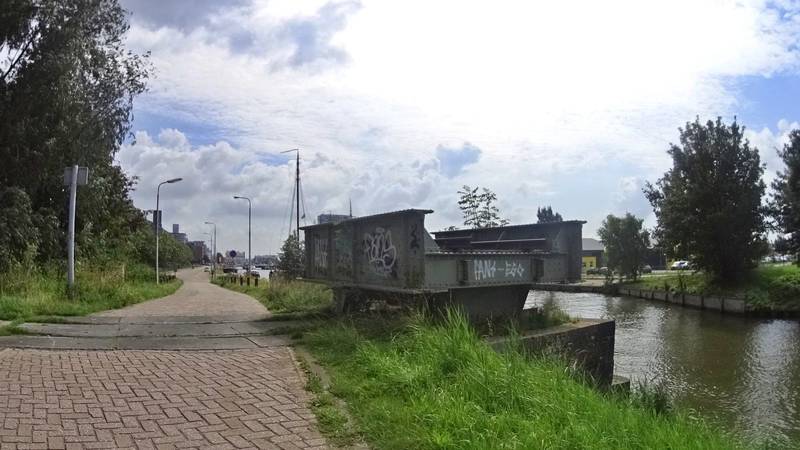 Spoorbrug restant Harlingervaart Leeuwarden 2019.jpg