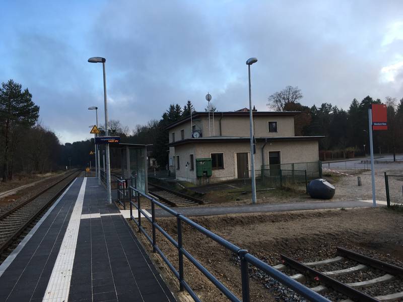 Dezember 2016: Seit August ist der ehemalige Bahnhof nur noch ein Haltepunkt.
