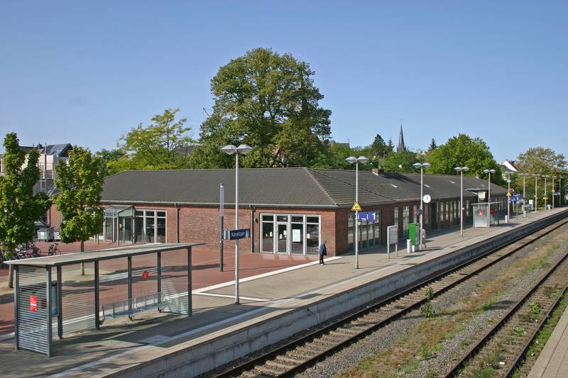 Bf Kevelaer: Empfangsgebäude Gleisseite.