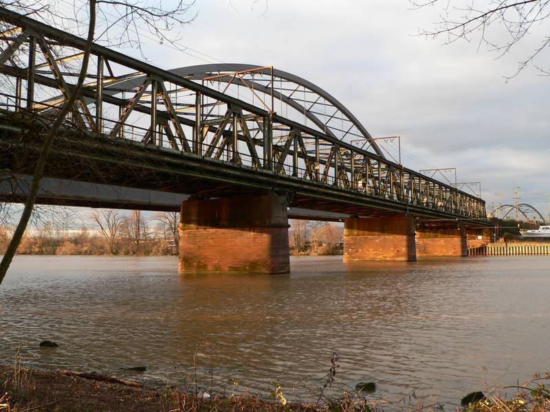 Die Alte Niederräder Brücke Frankfurt am Main, Blick von Südosten