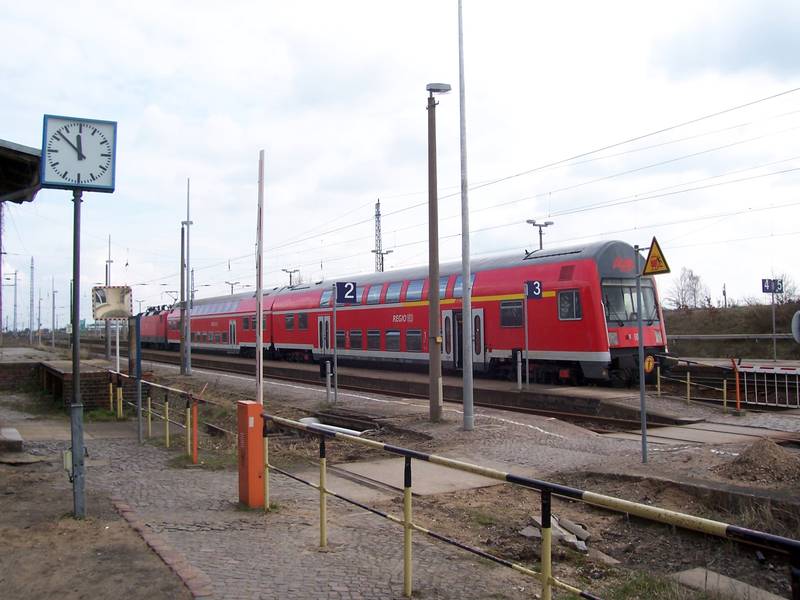 RB 115 von Leipzig Hauptbahnhof auf Gleis 3 im Bahnhof Eilenburg Ost.