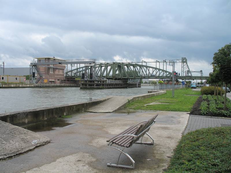 Railway bridge over the Brussels-Scheldt canal