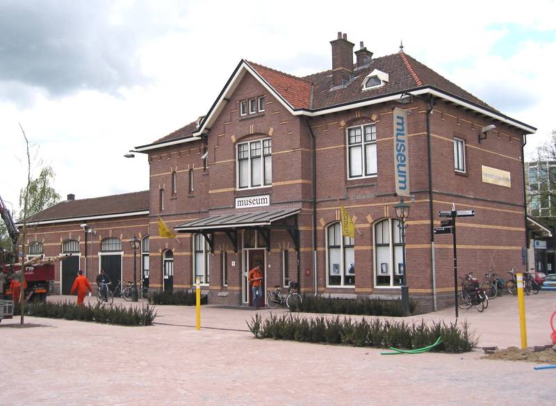 Station <b>Ede Centrum</b>, voorzijde voormalig stationsgebouw.
