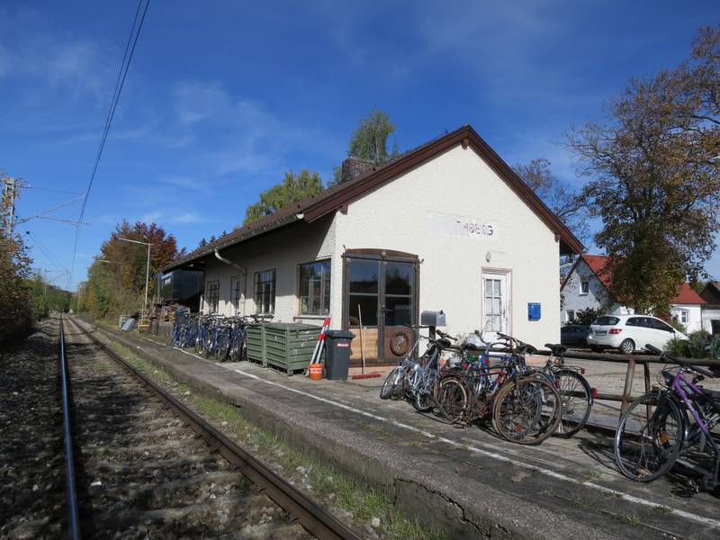 Bahnhof Kaltenberg Empfangsgebäude Gleisseite.JPG