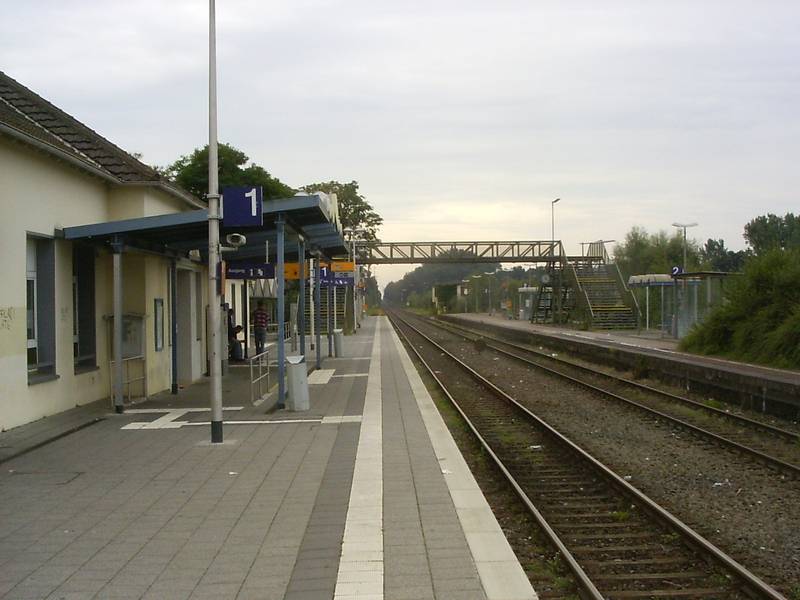 Pedestrian bridge at Geldern train station