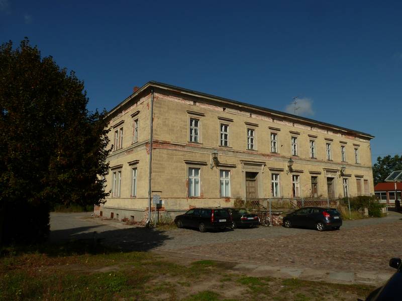 Glöwen train station (cultural heritage), view from street