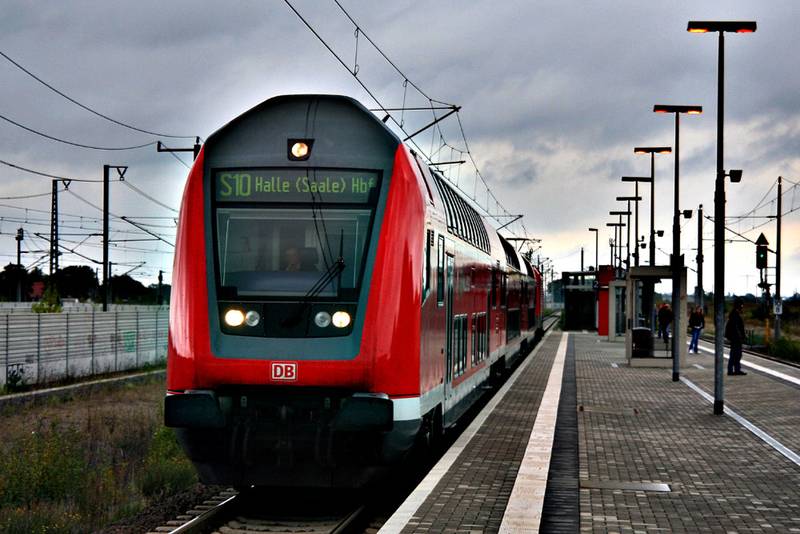 A line 10 suburban train of the Leipzig S-Bahn Systems stops at Gröbers, headed for Halle.