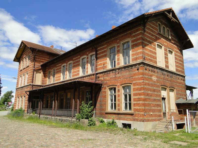 Oertzenhof Bahnhof Empfangsgebäude 2013-06-23 12.JPG