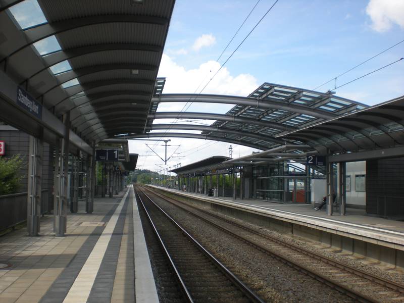 Seitenbahnsteige des Münchner S-Bahnhaltepunkts Starnberg Nord