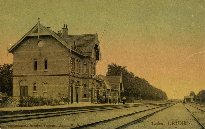 Gezicht op het S.S.-station Drunen te Drunen.