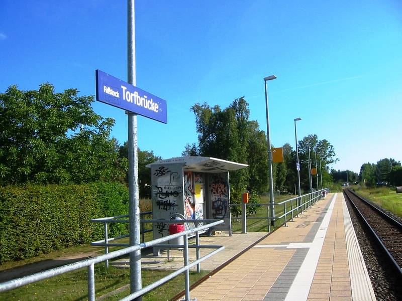 Rostock Torfbrücke Haltepunkt.JPG