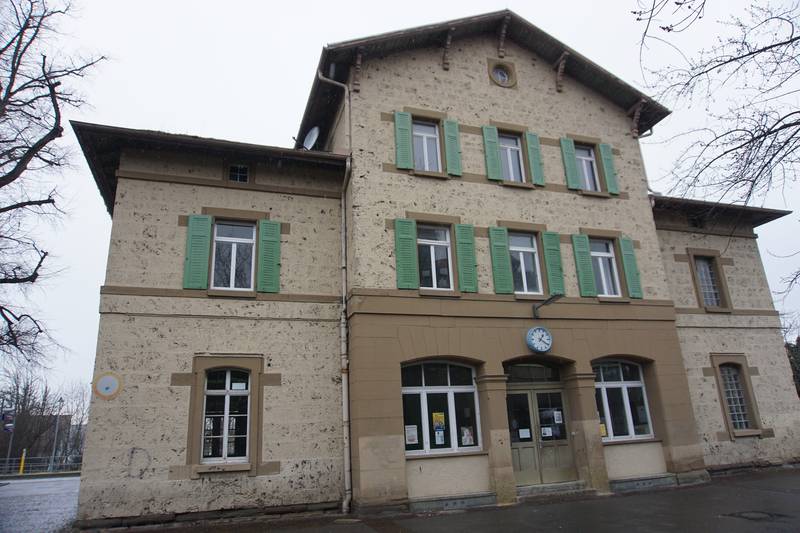 Empfangsgebäude des Mössinger Bahnhofs.