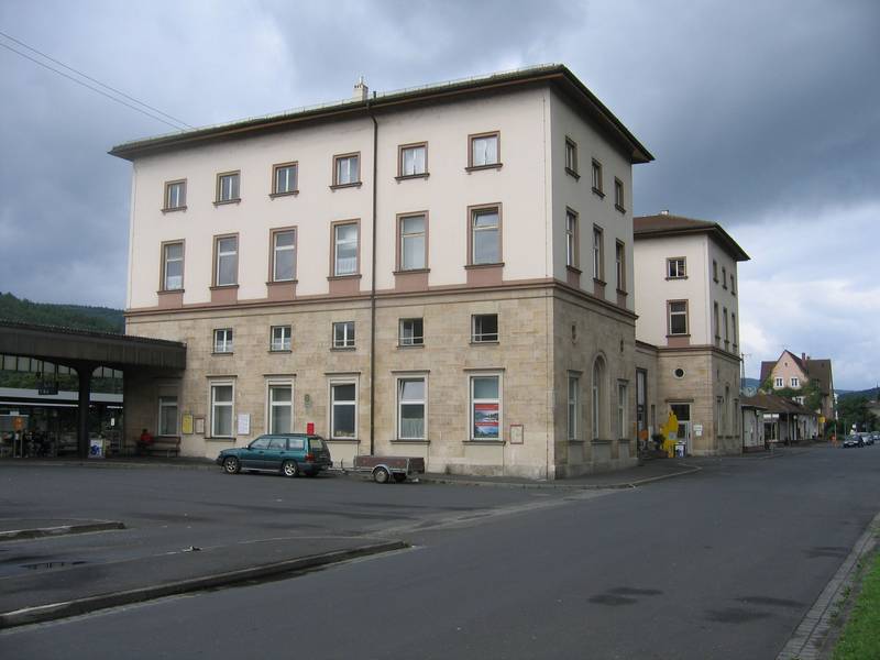 Bahnhof Gemünden, Straßenseite