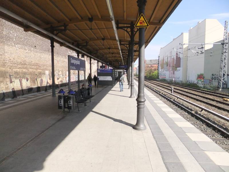 Die Bahnsteige des Bahnhofs Berlin Savignyplatz