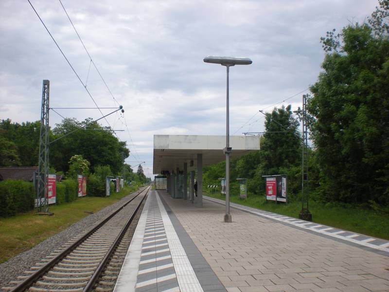 Bahnsteig des S-Bahnhofs München-Aubing